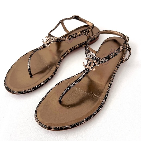 CHANEL | Gold Metallic Tweed Print Crystal CC Logo Thong Sandals 40C Wide - Picture 7 of 13